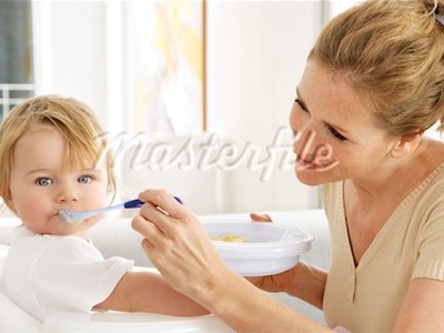 ‘Gỡ rối’ những khó khăn mẹ gặp phải khi cho bé ăn