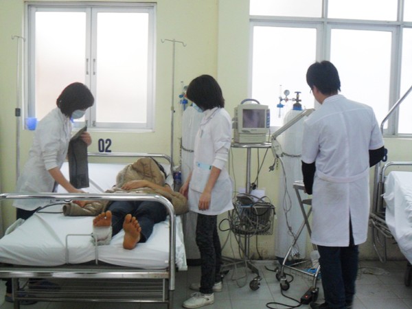 Sinh viên thực tập tại bệnh viện. Ảnh: Lê Ngọc