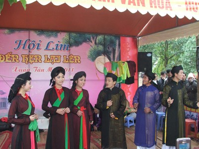 Quan họ hát mộc ở Hội Lim 2011