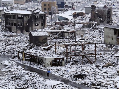 Nạn nhân ở Iwate sau thảm họa phải đối mặt với thời tiết lạnh giá, tuyết rơi khi không có hệ thống lò sưởi