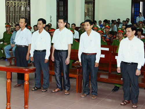 Năm cựu quan chức huyện Tiên Lãng và xã Vinh Quang tại phiên phúc thẩm hôm qua