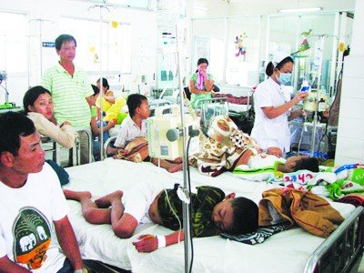 Trẻ mắc bệnh tay chân miệng đang điều trị tại bệnh viện Nhi Đồng 1 TP Hồ Chí Minh. Ảnh: Lê Nguyễn