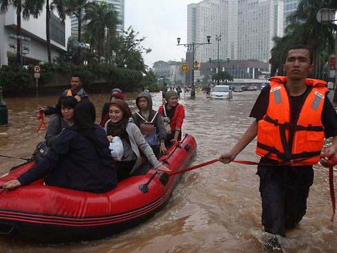 Toàn thủ đô Jakarta ngập trong nước