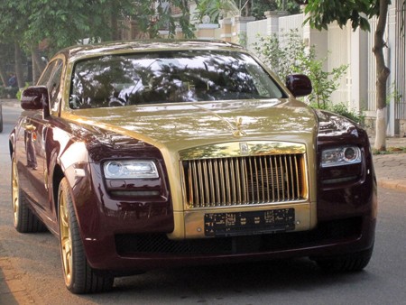 Ngất ngây với Rolls-Royce Ghost mạ vàng ở Việt Nam