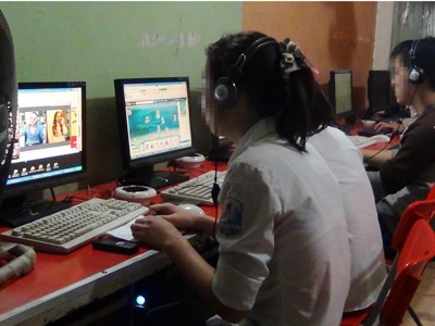 Thế giới ảo có nhiều cám dỗ với người trẻ Ảnh: Quang Minh
