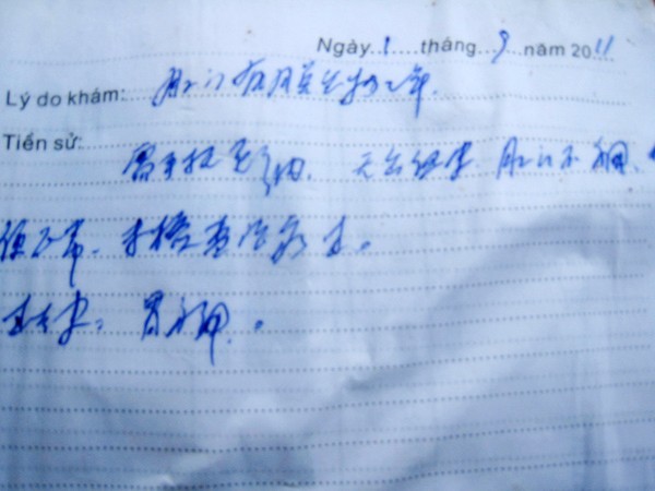 Đơn thuốc kê cho bệnh nhân bằng tiếng Trung Quốc tại phòng khám Việt Hải. Ảnh: Thái Hà