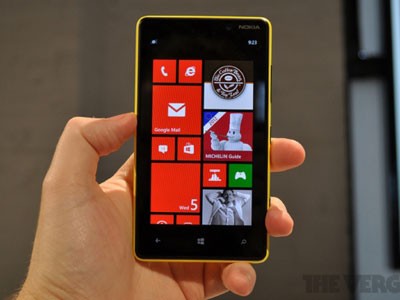 Cổ phiếu Nokia sụt giảm sau khi Lumia 820 xuất hiện