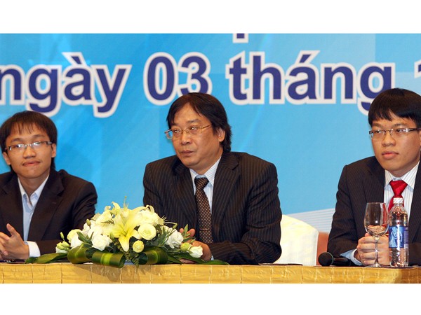 Quang Liêm (bìa phải) và Trường Sơn (bìa trái) là hai mũi nhọn của cờ vua Việt Nam tại SEA Games 26 Ảnh: Tường Vũ
