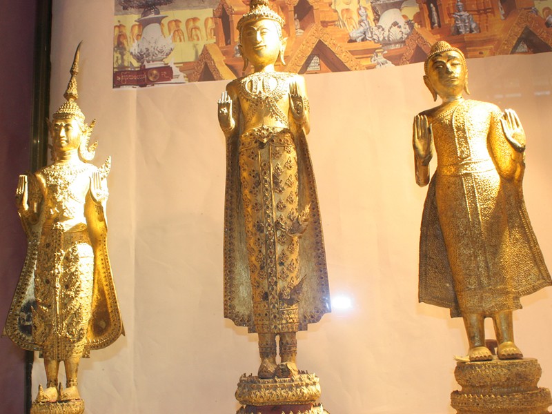 Những pho tượng Phật dát vàng của Thái Lan. Ảnh: Trần Thanh