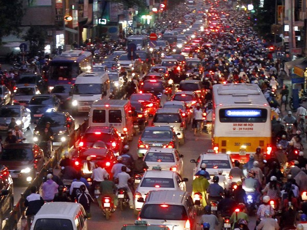Cảnh tắc đường thường thấy ở Hà Nội. Ảnh: Hồng Vĩnh