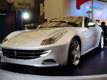 Siêu xe Ferrari FF có giá gần triệu đô