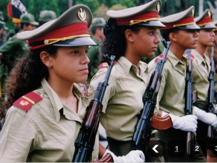 Vẻ 'đẹp tuyệt trần' của nữ quân nhân Cuba