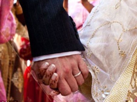 Hàng loạt giáo sĩ Hồi giáo Anh kết hôn với bé gái 12 tuổi