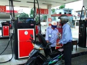 ‘Điều chỉnh giảm giá bán lẻ xăng dầu theo thế giới’
