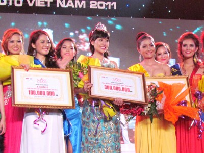 Hoa khôi Ôtô Việt Nam 2011: Trống vắng