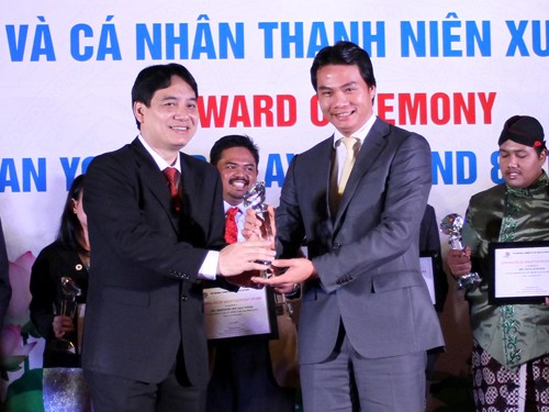 Ông chủ Kangaroo nhận giải thưởng Thanh niên ASEAN