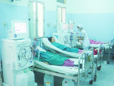 Nhiều bệnh nhân ghép thận ở nước ngoài đang điều trị tại BV Chợ Rẫy do thải ghép và biến chứng Ảnh: L.N