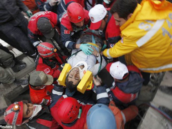Gần 500 người chết vì động đất ở Thổ Nhĩ Kỳ