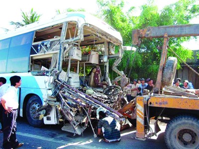Xe khách Phú Quý (Hà Tĩnh) mất phanh vẫn phóng ẩu gây tai nạn ngày 5-7, khiến 1 người chết, 22 người bị thương Ảnh: Minh Thùy