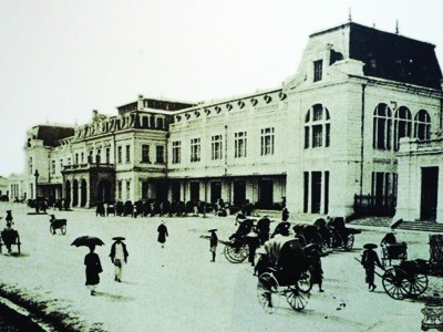Ga Hàng Cỏ 1902 (Hồng Vĩnh chụp lại tại triểm lãm Nghìn năm một con phố)