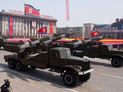 Triều Tiên phô diễn loạt vũ khí trong lễ diễu binh lớn nhất