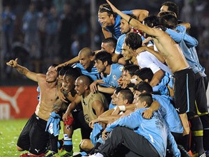 World Cup 2014: Chiếc vé cuối cùng điền tên Uruguay