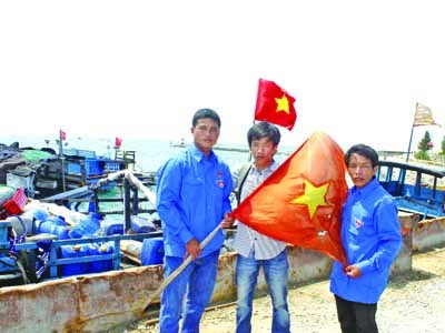 Ngư dân trẻ dũng cảm & lá cờ đi vào lịch sử