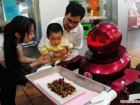 Độc đáo nhà hàng robot ở Trung Quốc