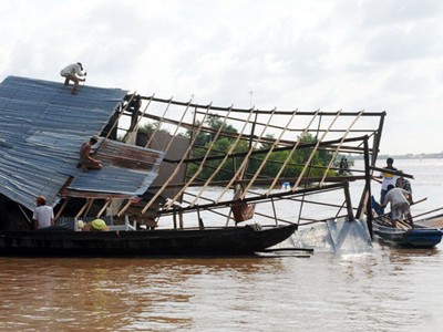 Sạt lở ở Năm Căn, năm người bị thương