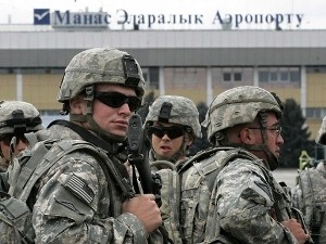 Quân đội Mỹ có thể phải rời khỏi sân bay Manas. (Ảnh: minds.com)