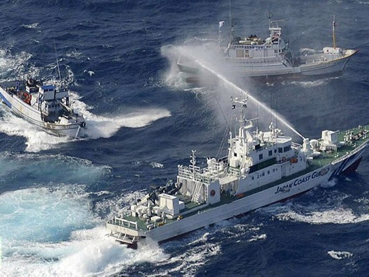 Nhật lại dùng vòi rồng ‘xua’ tàu Đài Loan