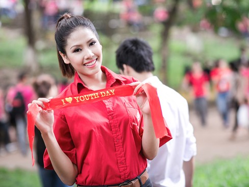 Nguyễn Thị Loan nhảy 'flashmob', tham gia hiến máu