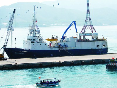 Tàu khảo sát Bình Minh 02 neo đậu ở cảng Nha Trang Ảnh: Nguyễn Đình Quân