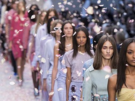 New York cấm người mẫu dưới 18 tuổi diễn ban đêm