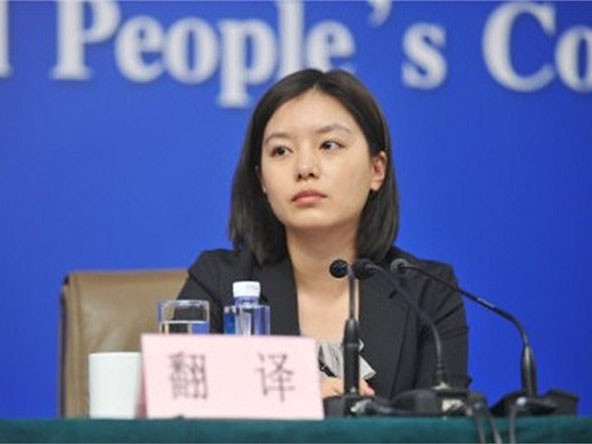 Cư dân mạng đang phát sốt vì Trương Kinh, nữ phiên dịch xinh đẹp nhất Trung Quốc