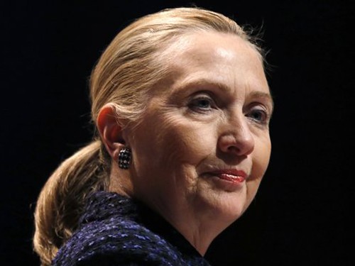 Ngoại trưởng Mỹ Hillary Clinton tạm ngưng công cán vì mắc bệnh