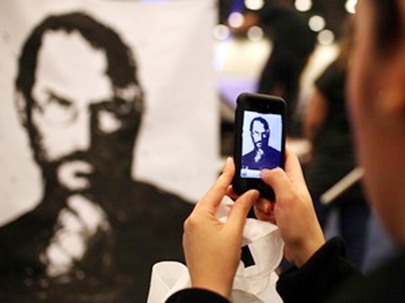 Khoảng tối về Steve Jobs cũng được hé lộ (Nguồn: AFP)