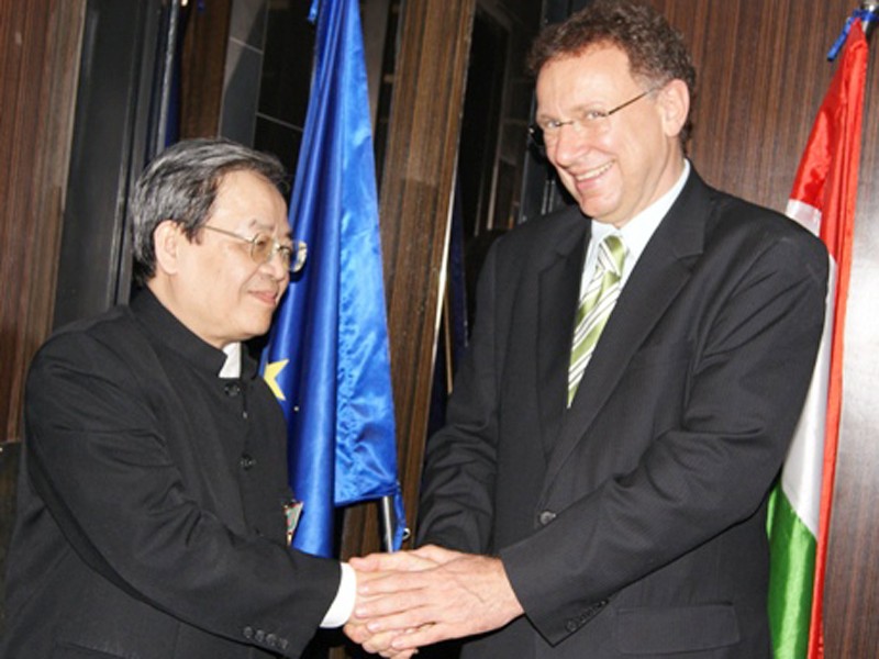 Ông Trương Đăng Dung được trao Huân chương Chữ thập Vàng của Nhà nước Hungary