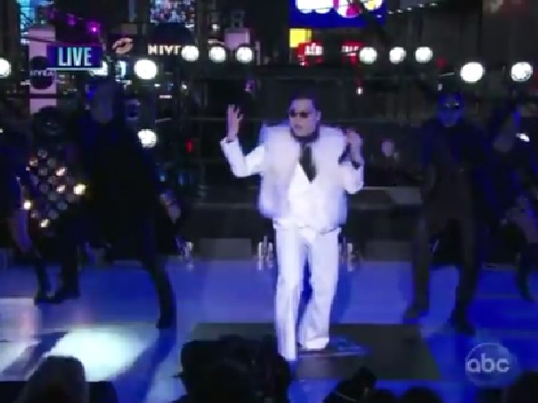 Psy biểu diễn Gangnam Style đốt nóng quảng trường Thời đại