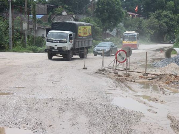 Đường quốc lộ 3 cũ Hà Nội - Thái Nguyên xuống cấp nghiêm trọng