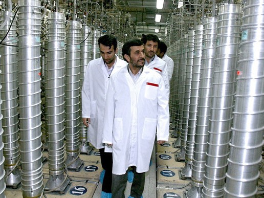 Tổng thống Iran Mahmoud Ahmadinejad tới thăm cơ sở hạt nhân Natanz vào năm 2008