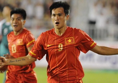 Công Vinh ghi ba bàn, Việt Nam tưng bừng thắng Macau