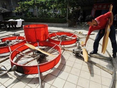 Anh nông dân Trung Quốc tự chế đĩa bay