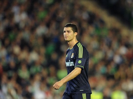 C.Ronaldo tịt ngòi, Real Madrid gục ngã