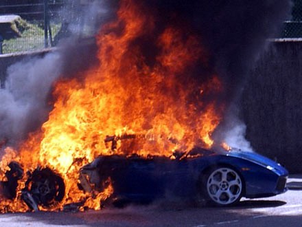 Thêm một chiếc Lamborghini Gallardo cháy rụi