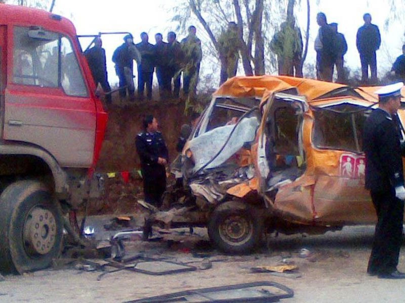 Tai nạn xe bus, 15 học sinh thiệt mạng