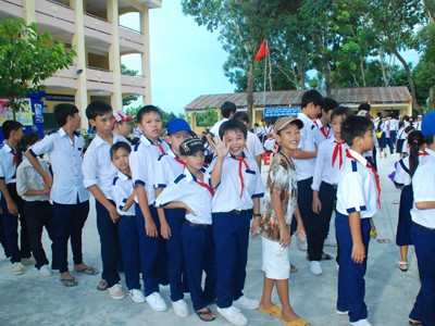 Báo Tiền phong tổ chức Trung thu cho trẻ em nghèo tại Tây Ninh