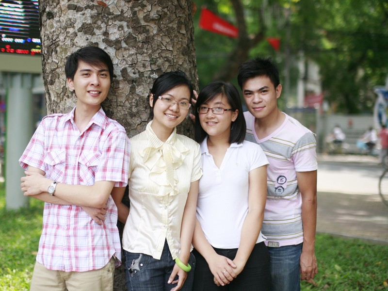 Thái, Liên, Thủy, Chung (từ trái sang phải) tham gia dự Hội nghị Thanh niên Thế giới tại Thỗ Nhĩ Kỳ tháng 7 tới