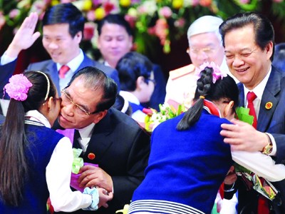 TBT Nông Đức Mạnh, Thủ tướng Nguyễn Tấn Dũng trong ĐH Thi đua yêu nước Ảnh: Hoàng Hà