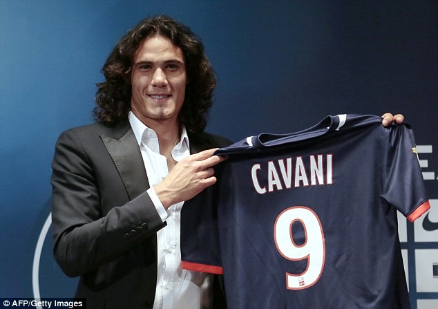 PSG bất ngờ vượt mặt Chelsea, Real để mua Cavani